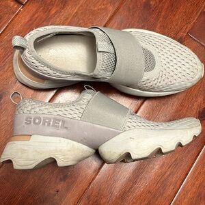 Sorel Kinetic Impact Strap Grey Athletic Shoes slip on Women's Size 9